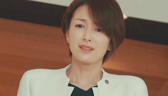 吉瀬美智子さん、48歳ミニスカ姿が美しすぎる…