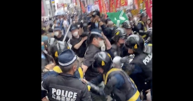 【話題】『サミット開催中の広島本通商店街にてG7反対デモ隊と機動隊が乱闘…』