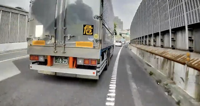 【動画】有限会社東北産業のトラック、事故る気満々…