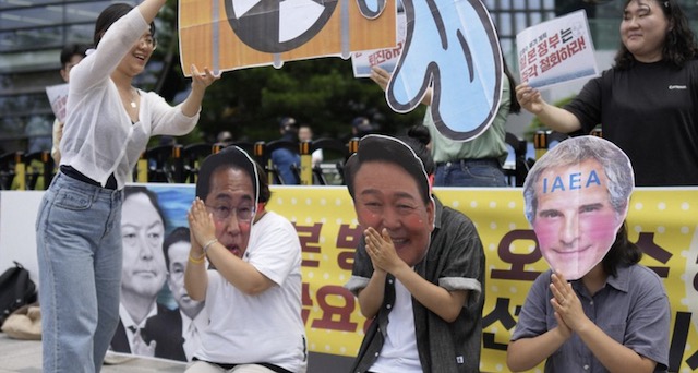 処理水放出反対デモ… IAEA事務局長、ソウルの空港で2時間足止め