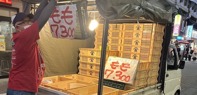 日本、毎年毎年 怪しい桃が売られる… →  ネット『日本は警察が機能していないの？』『職務質問くらいしたらどうか？』