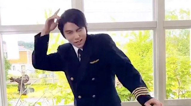 【動画】羽生結弦さん、パイロットの制服姿で BTS「Dynamaite」キレッキレダンス披露！