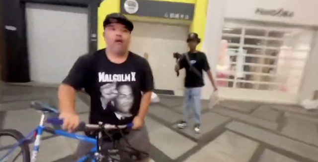 【動画】ジョニーソマリさん、自転車男性に凸られる…
