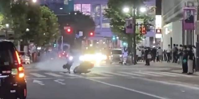 【動画】イキったバイク乗りさん、自分のバイクに轢かれる…