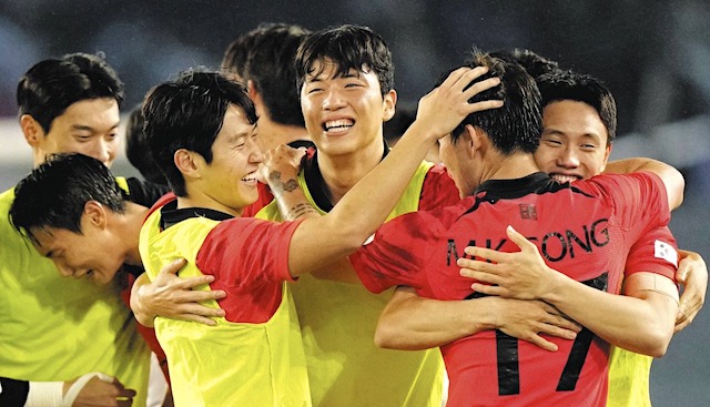 【サッカー】韓国メディア「日本のサッカーファンは、日韓戦の敗北を正しく受け入れていない」「実力差を認めることができず、言い訳を作っている」