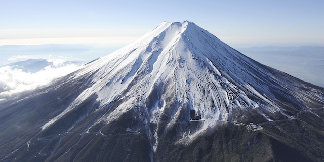 【画像】絶対にあるはずがない大量の◯◯が富士山で発見される…『自然を破壊する行為』『悪意しか感じられない』