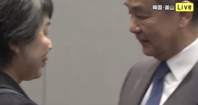 【話題】『上川大臣の気迫に、王毅がタジタジになっているシーン…』(※動画)