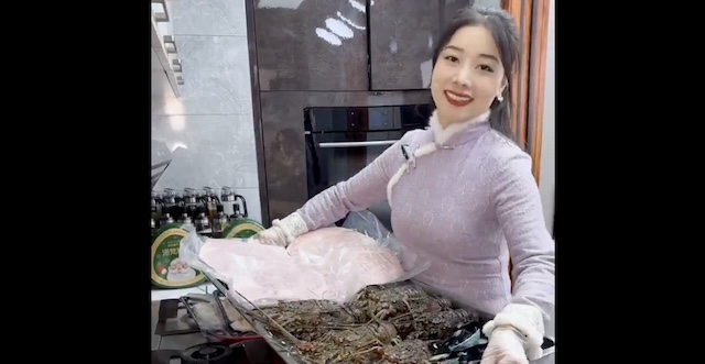 【動画】中国美女が自宅で作るインスタントラーメン、想像を遥かに超える豪華さ！『美味しそうすぎる』『手間暇がすごい』