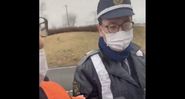 【話題】『宮城県の警察。警察がぶつけたのにこの態度はさすがにないでしょ…』(※動画)