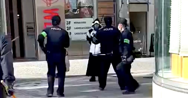 【動画】広島PARCO裏の『アリスガーデン』、ナイフ所持者が警察に取り押さえられる…