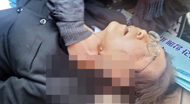韓国最大野党代表・李在明氏、刃物で首を刺され緊急搬送