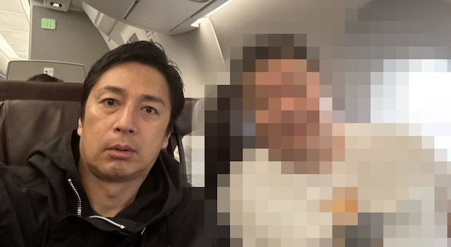 徳井義実さん「飛行機に乗ったら横の席にお笑い芸人の方（お名前は存じ上げないのですが）がいらっしゃって写真を撮って頂きました(ﾊﾟｼｬﾘ)」