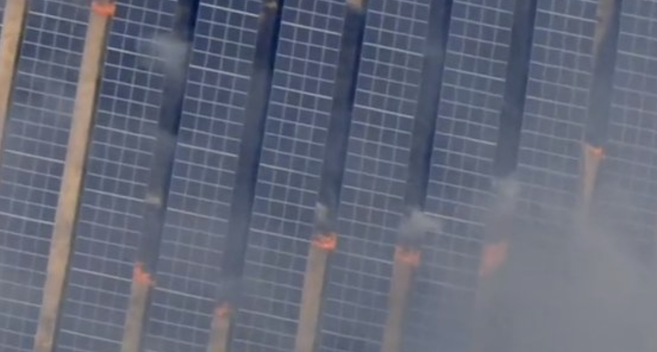 仙台市のゴルフ場跡地に大量に設置されたメガソーラー発電所のソーラーパネル、炎上中…