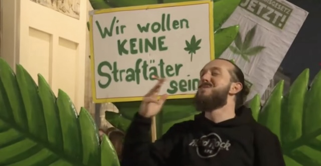 ドイツ、嗜好用大麻所持と栽培が合法に