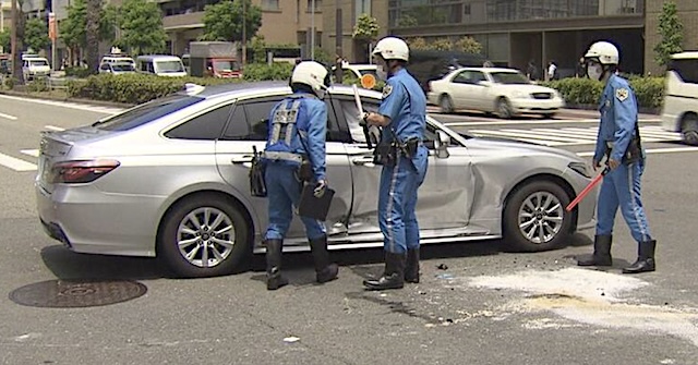 [Osaka]交通違反を発見した覆面パトカーが交差点に進入→バイクと衝突し男性死亡