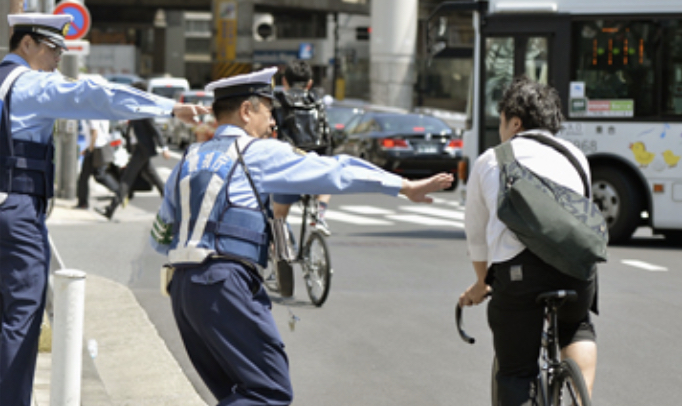 【警察庁】自転車の『酒気帯び運転』と『ながらスマホ』、自転車運転者講習の対象に追加へ