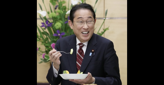 岸田首相、茨城のメロン満喫