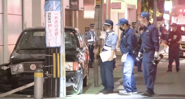 「ブレーキを踏んだら急に進んだ」タクシー(70代)が暴走… 福岡市の繁華街で女性5人巻き込む事故