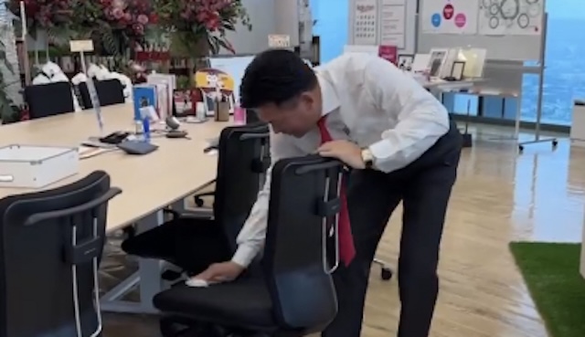 楽天・三木谷浩史さん「一週間の始まりには、自分たちのオフィスの掃除を自分たちでしています！」→ 反応「社長や上司はこういう事やらなくていいから、メールとかに早く返事して」