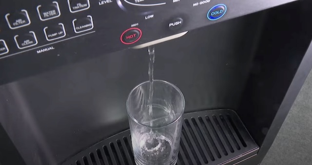 【動画】水が要らないウォーターサーバー凄い！空気中の水蒸気を集めて液体化、結露の仕組みを応用