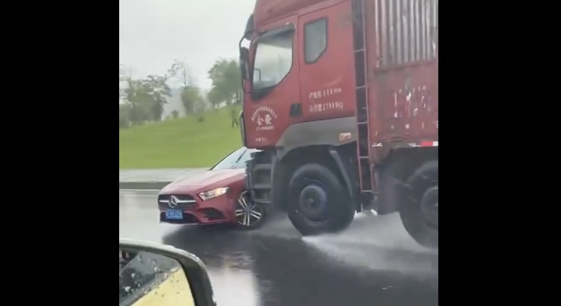 中国でトラック運転手を怒らせるとこうなる…（動画）