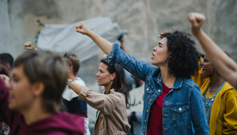 高市首相の台湾発言に抗議する官邸前デモ“ #高市総理の発言撤回を求めます”「たかいちそーりはけんぽーまもれ♪(ﾄﾞｺﾄﾞｺﾄﾞｺﾄﾞ…)」「せんそーはんたい♪(ﾄﾞｺﾄﾞｺﾄﾞｺﾄﾞ…)」