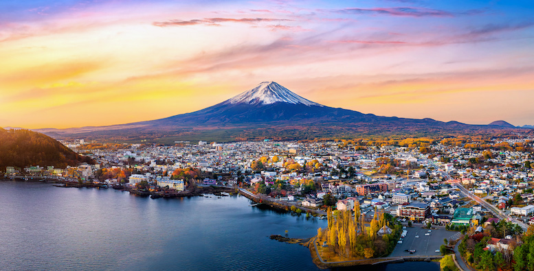 富士山と五重塔の絶景に外国人観光客殺到、庭で放尿・無断侵入・渋滞深刻化… 富士吉田市で児童が車道に押し出される異常事態