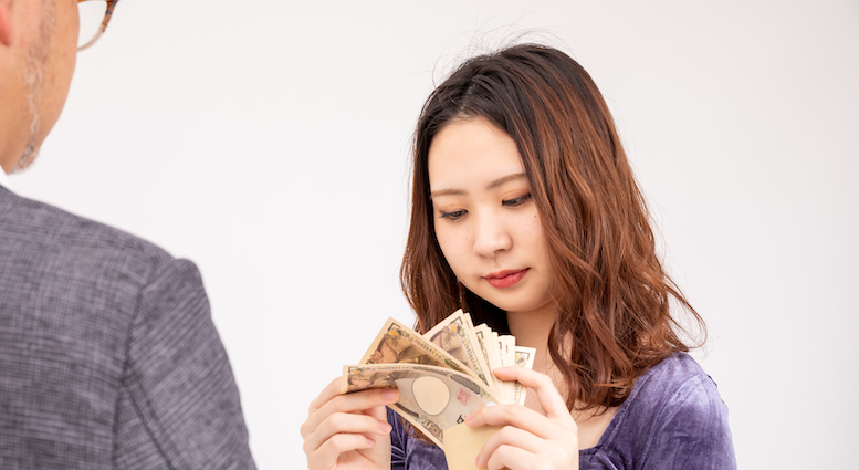 【話題】娘「卒業旅行に行くから50万円出して」→ 父親「そんなにするの？」→ 娘「え？安い方だけど」