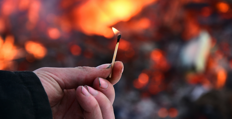 【全焼】バス待合室に放火か… 中国籍男(32)を逮捕