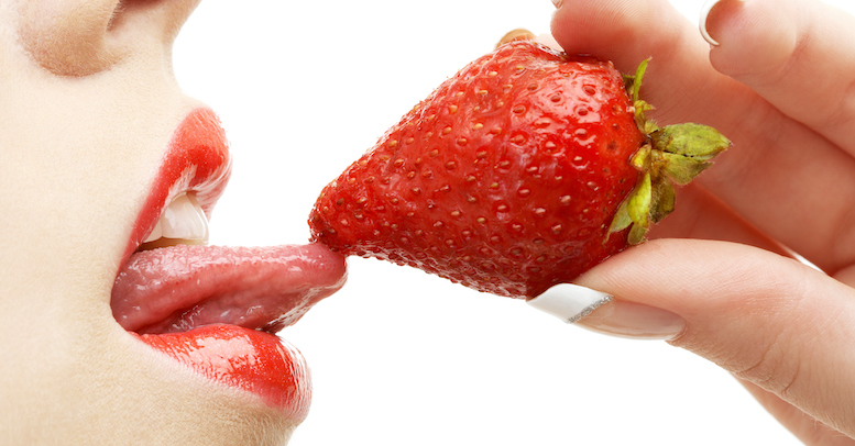 【動画】外国人男性、いちご狩りでイチゴをダイレクト“ムシャムシャ”…