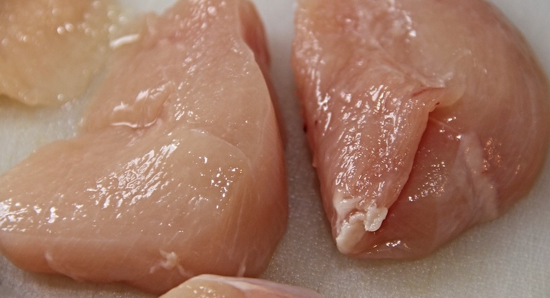 【話題】『保健所さーん!!!新宿に生鶏肉出してる危険店があ!!!』