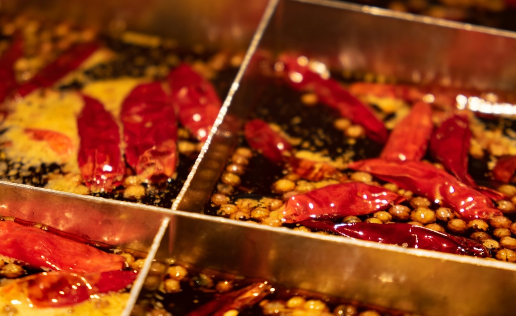 【!?】中国の火鍋店、『スープ』と『燃料』間違えて11人が病院に搬送 → 当番マネージャー「火鍋には問題ない！食べてみる！(ﾊﾟｸﾊﾟｸ…)」→ 当番マネも搬送