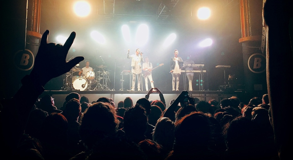 【話題】『ライブって歌っちゃダメなん？歌うのも楽しみの一つだと思う。誰がなんと言おうと歌います』→ 反応…