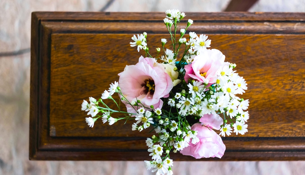 葬儀屋さん「財務省のク◯どもへ。“相続税”  政治家は相続税がかからないのは何故ですか？国民はそのせいで土地を手放してる人もいるのに？やめちまえこんな理不尽なクソシステム」