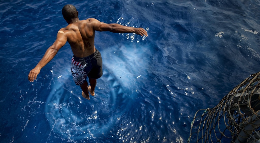 [Oita Prefectural Police]八田與一容疑者はどこに？手がかりを求めて海底堆積物を調査