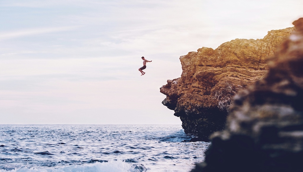 ハワイで日本人男性（26）死亡…崖から海に飛び込み溺死の可能性