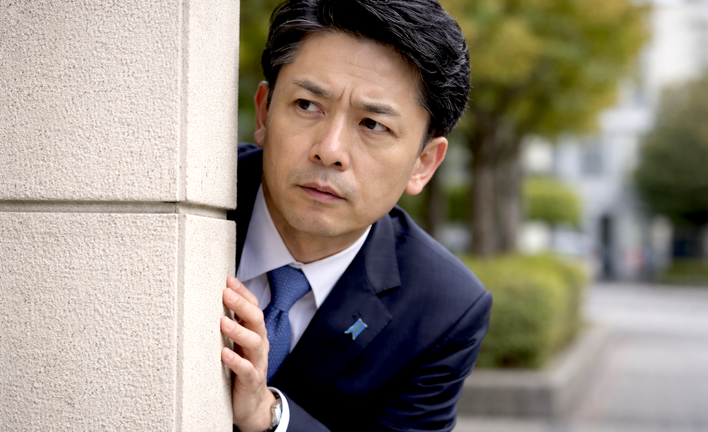 【クイズ】中革連候補者さん、政党名を“極小表示”…