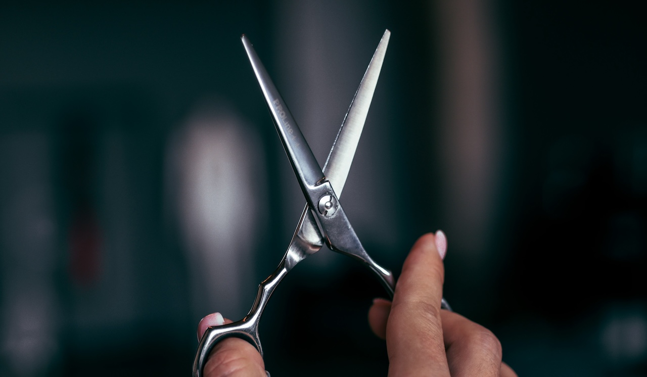 埼京線車内で“ハサミ”振り回す… 17歳少年を現行犯逮捕