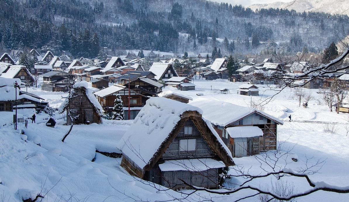 人口５００人の「白川郷」、外国人観光客増加で「そろそろ限界…」