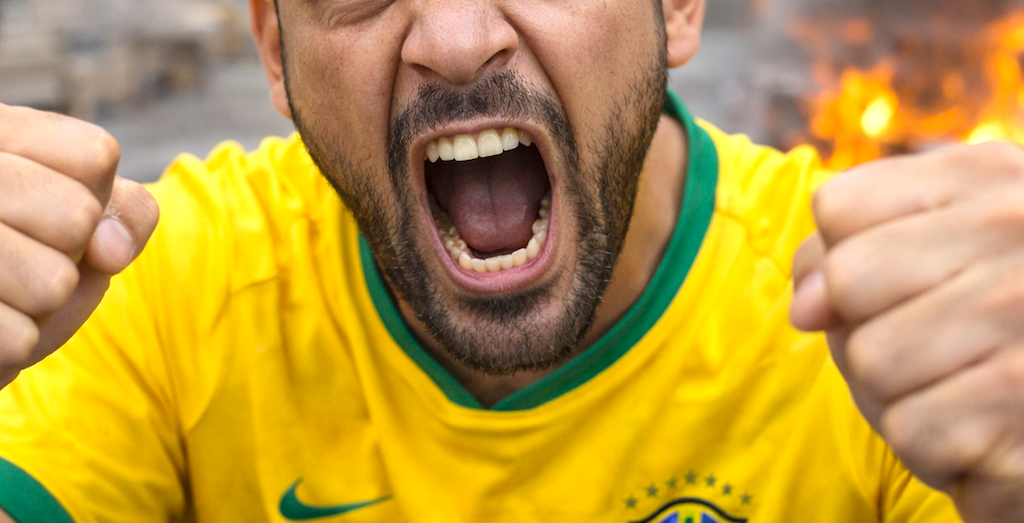 ブラジル国籍の男ら計4人逮捕… 少女(16)の頭を道路に打ち付けるなど暴行を加え現金奪う