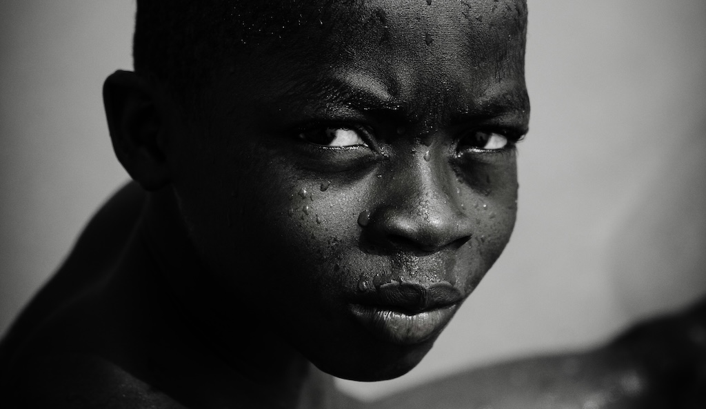 【話題】『直前まで仲良くしてた奴らが平気でアジア人差別のジェスチャー… 中指立てながら「外国人差別するな」と叫んでる連中、見てるか？』