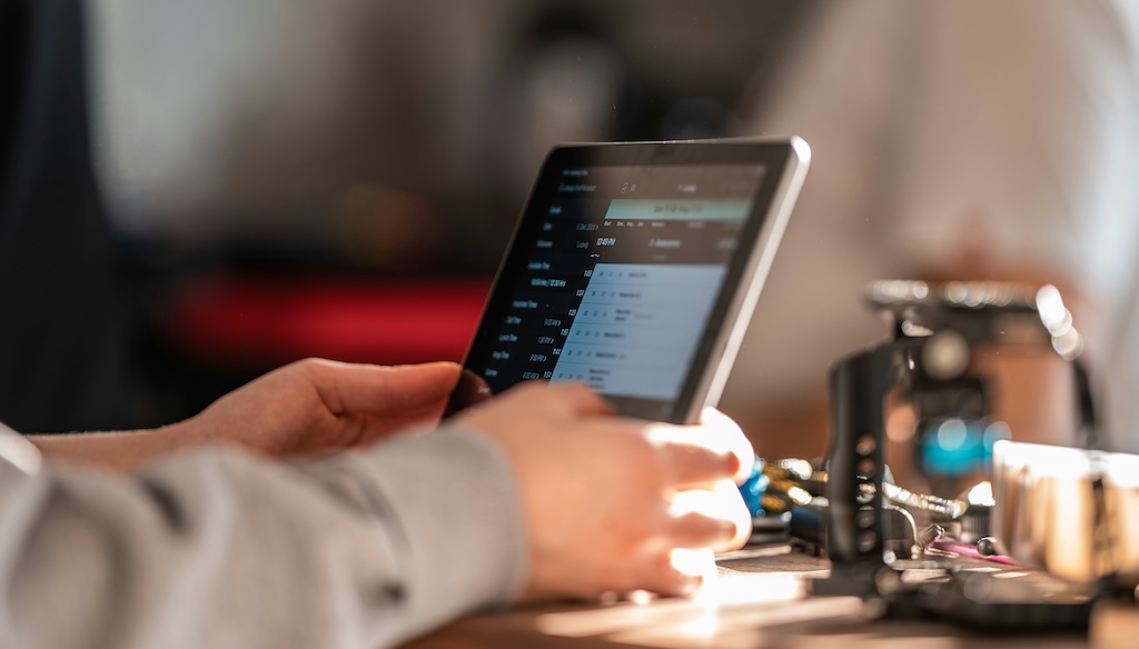 新潟県立高校のタブレット無償貸与が終了、自己負担で1台5万円弱 → 反応『タブレットないと授業出来ないの？』『タブレット使わない従来の授業をやれば良い』