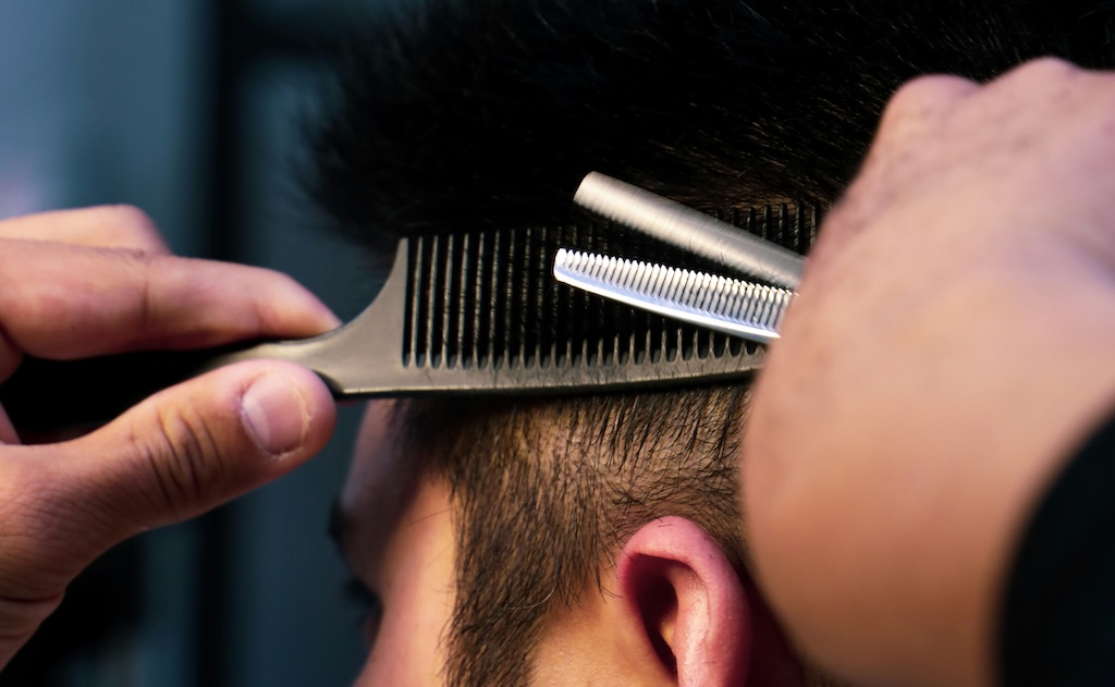 【話題】『行きつけのド左翼散髪屋に行ってきました 以下、ド左翼床屋婦人の言葉… かなり仕上がってましたwww』