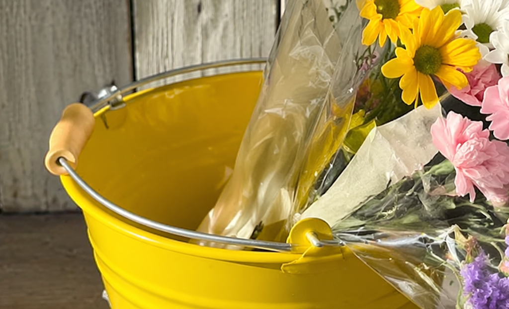 【話題】『献花バケツ、犬の水飲み用バケツ…』辺野古事故