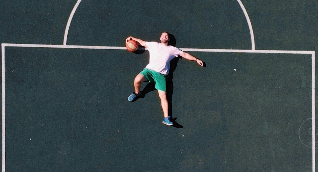 【動画】バスケがしたい子供達、大人気ない人達にコートを占領され通報…