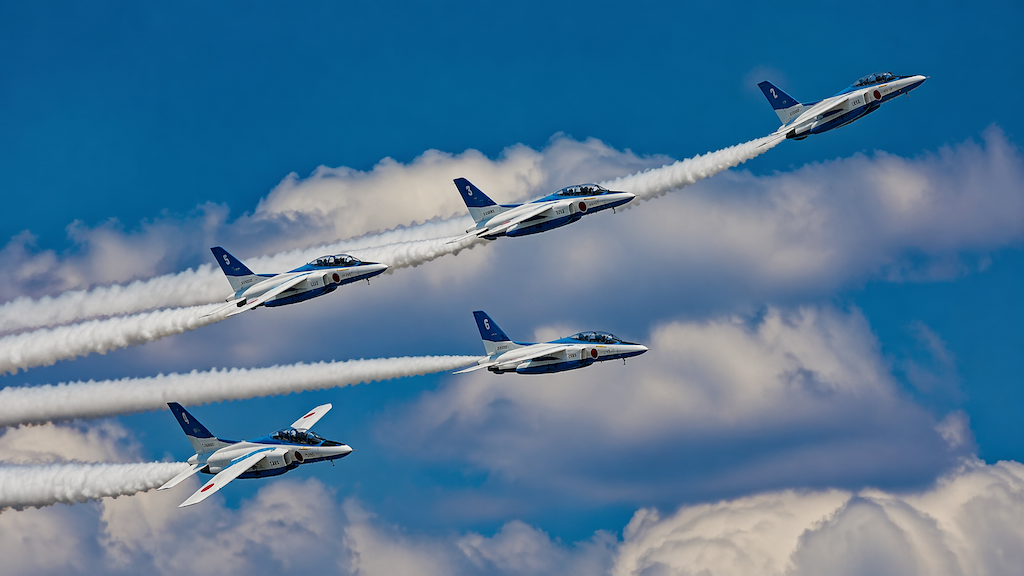 中越地震復興記念 ブルーインパルス舞う → 元自民党員「燃料足らんのに、ブルーインパルス飛ばしている場合か？」