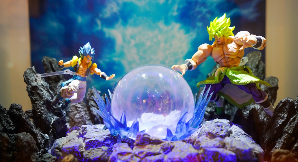 【動画】高市首相とマクロン大統領(鳥山明ファン)、2人で「かめはめ波～！」