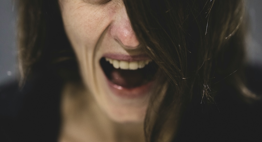 【動画】“風◯OK”のYouTuber夫婦（妊活中）、夫がタイの風◯で豪遊 → お義母さんブチギレでガチ説教…