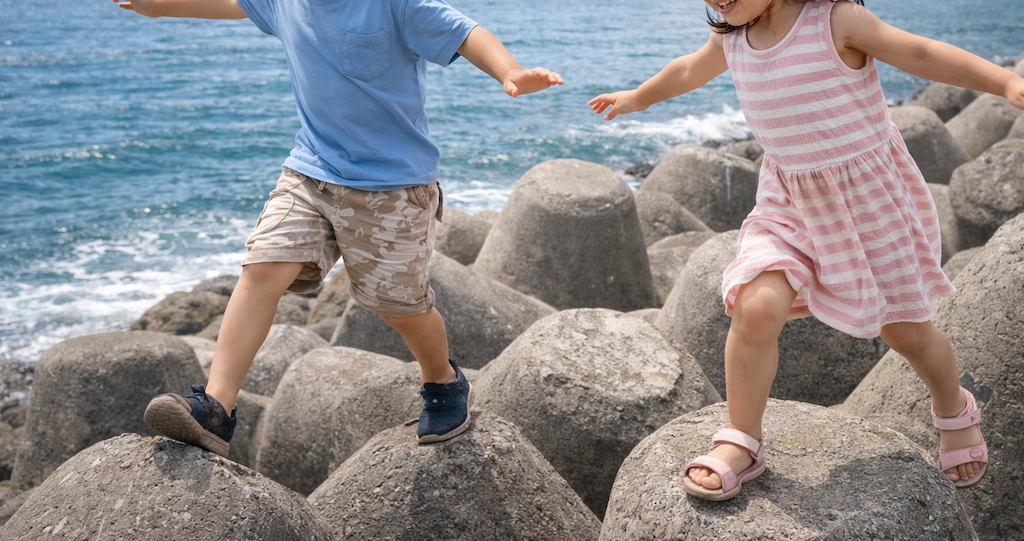 【話題】親「危険な事でも挑戦させる事。テトラポットで1時間遊ぶ子達！」