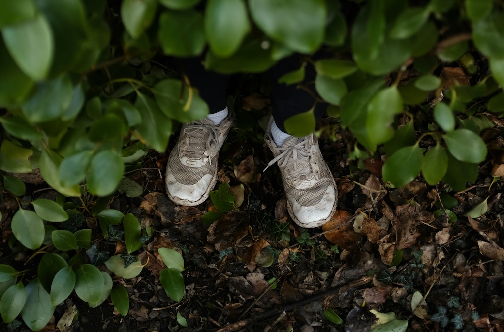 行方不明の小6男児、小学校から約6㎞離れた山中で履いていたとみられる『靴』見つかる